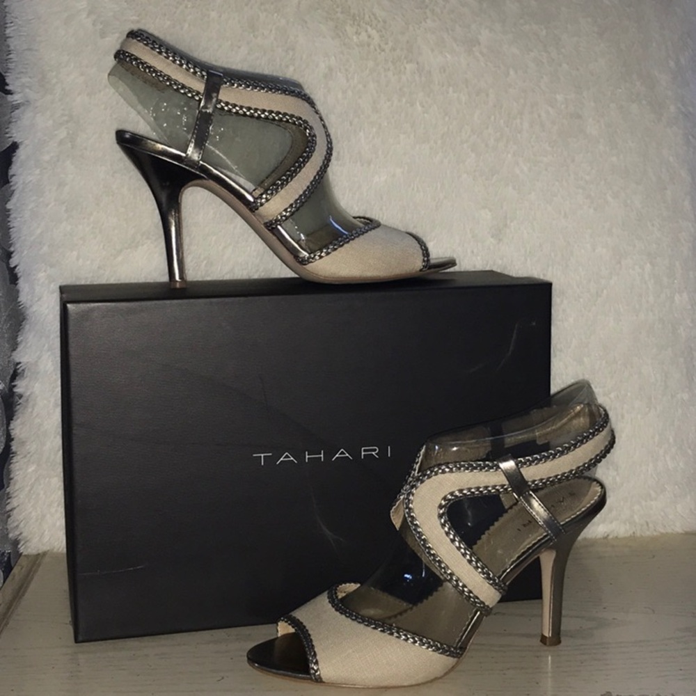 Tahari. Taupe leather sandals